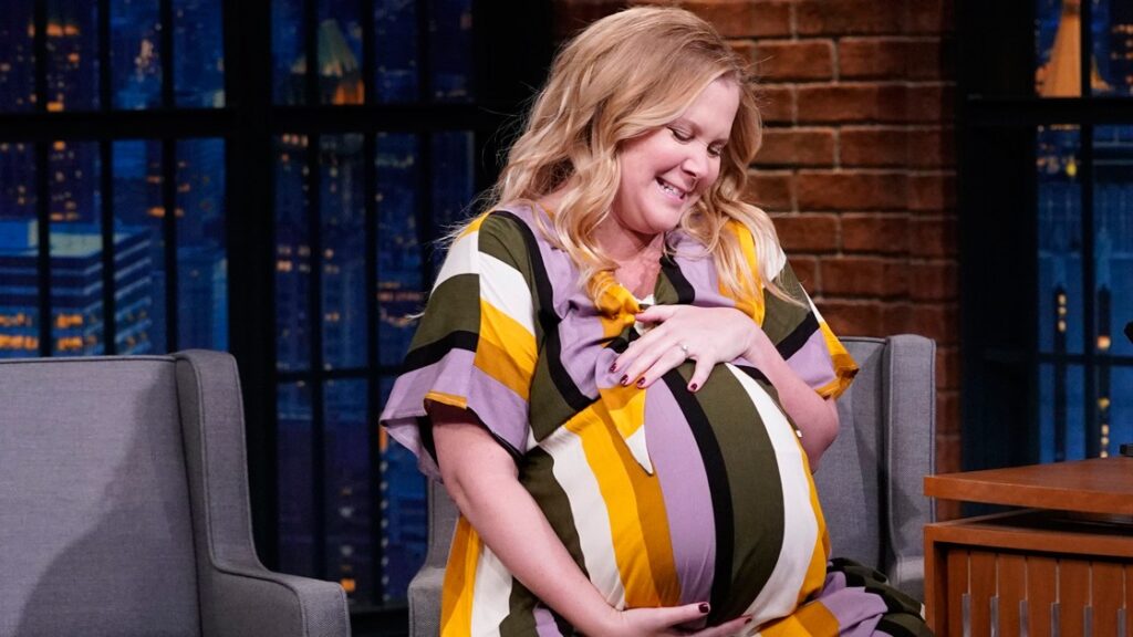 Amy Schumer assume son corps post-accouchement d’une très belle manière. Découvrez comment elle a fait !